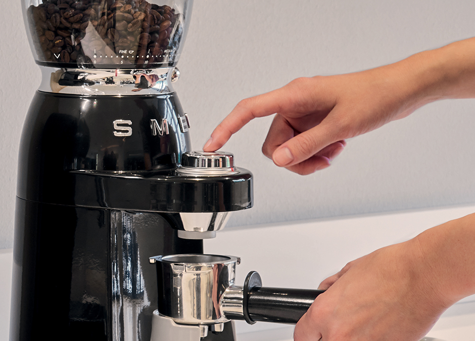 Smeg - Espresso machine with portafilter EGF03