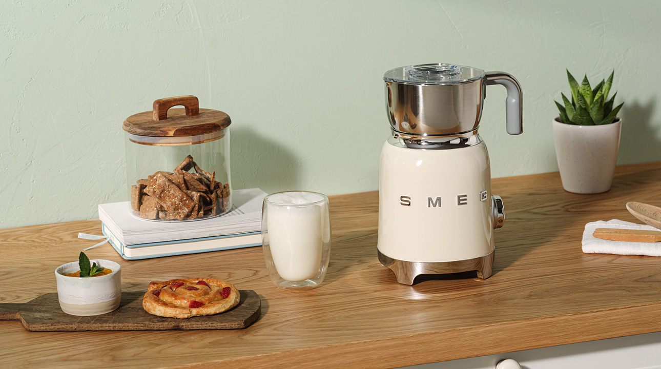 Smeg MFF11 Milk Frother - QVC UK